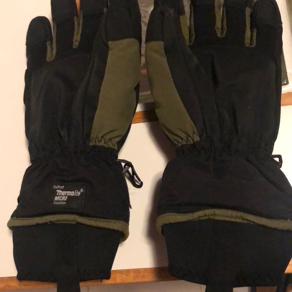 Fila warm insulated ski gloves - Picture 3 of 3